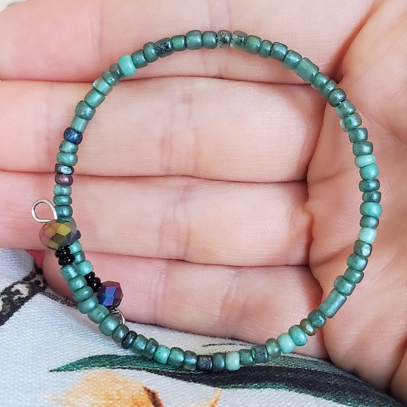 Beautiful Sea Green Glass Bead Trio of Bracelets - Picture 5 of 8